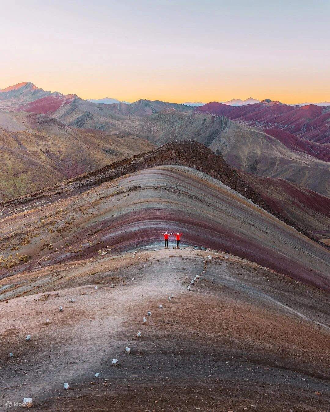 7色の山、モンターニャ・デ・7・コローレスの魅力を発見：トレッキング